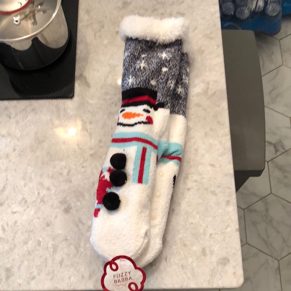 NWOT- fuzzy babba slipper socks